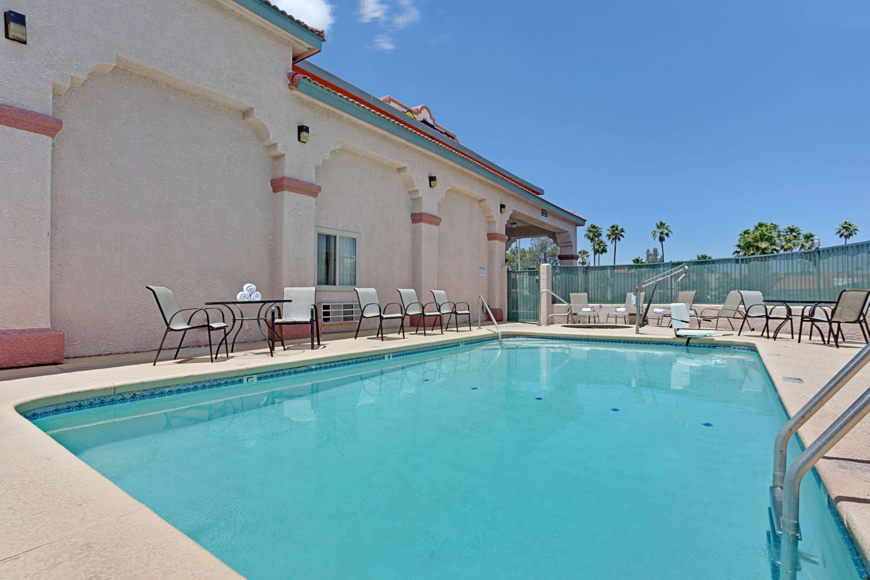 Hotel Super 8 By Wyndham Tucson Downtown Convention Center Exterior foto