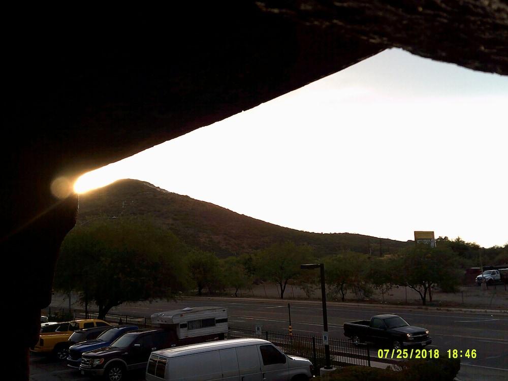 Hotel Super 8 By Wyndham Tucson Downtown Convention Center Exterior foto